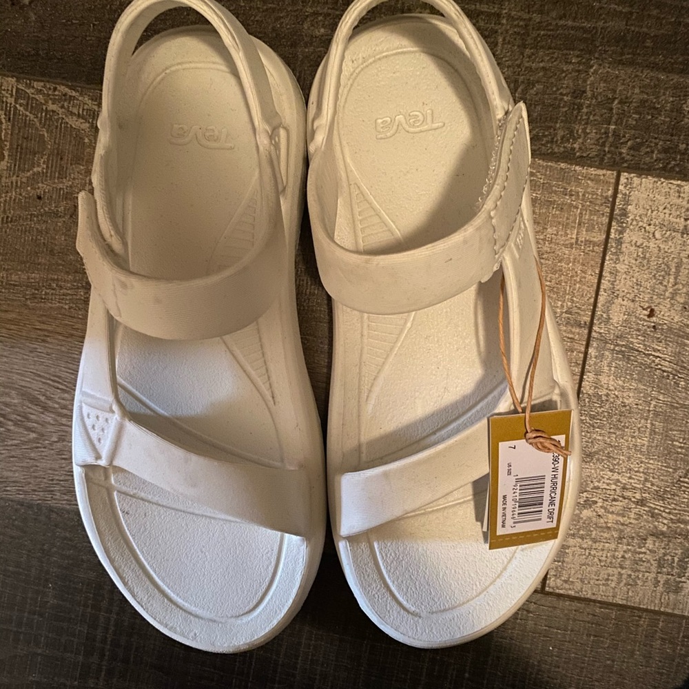 WHITE TEVAS
